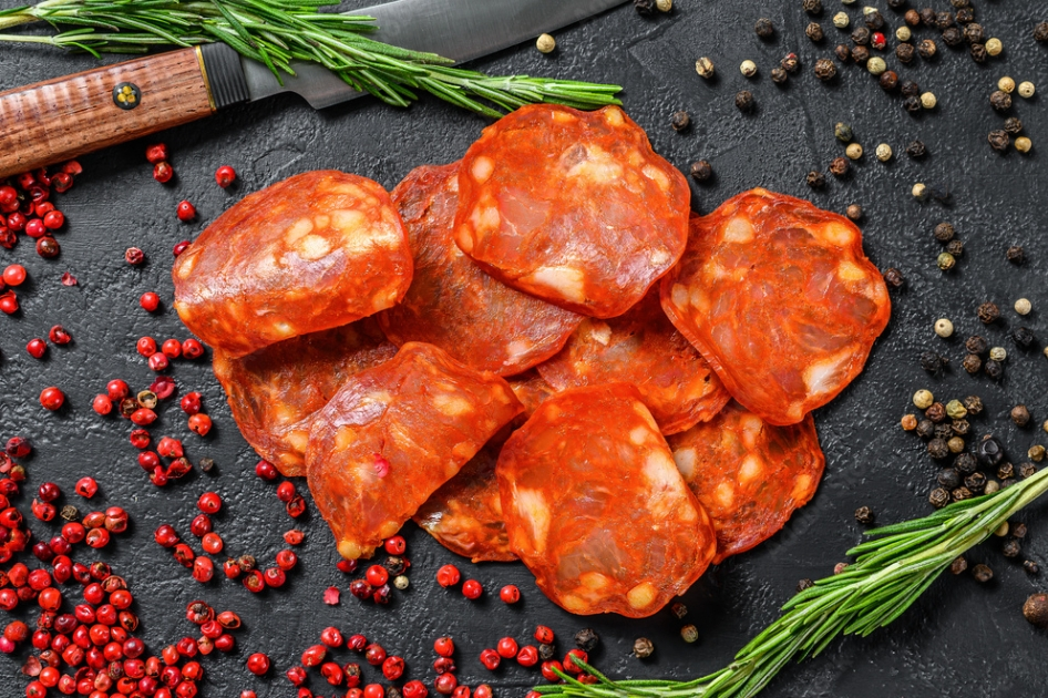Chorizo Rojo: Tradición y sabor en cada bocado desde España